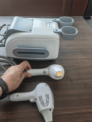 3.5 inch Color Touch Screen 808nm Diodo Laser Depilation Machine để điều trị salon tóc