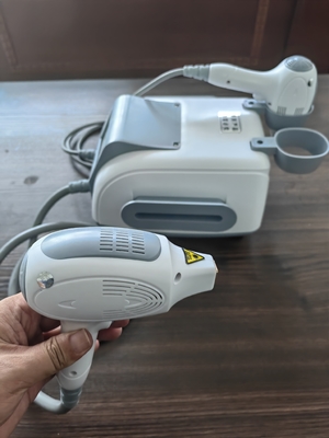 3.5 inch Color Touch Screen 808nm Diodo Laser Depilation Machine để điều trị salon tóc