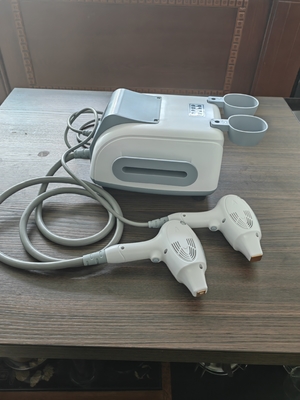 3.5 inch Color Touch Screen 808nm Diodo Laser Depilation Machine để điều trị salon tóc