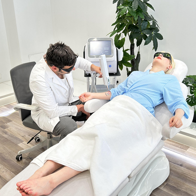 Máy loại bỏ lông Nd YAG y tế 1064nm 532nm Laser thiết bị loại bỏ hình xăm